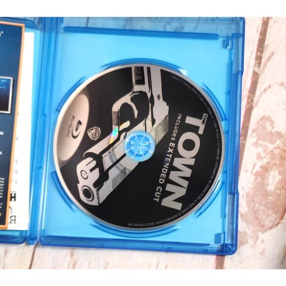 The Town Blu-Ray Extended Cut Featuring Ben Affleck Jeremy Renner & Rebecca Hall - Picture 7 of 7